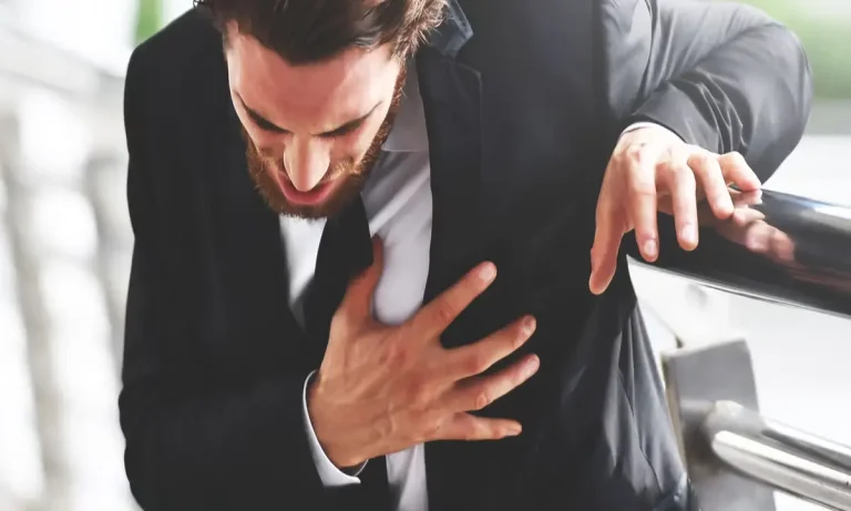 علائم حمله قلبی در مردان